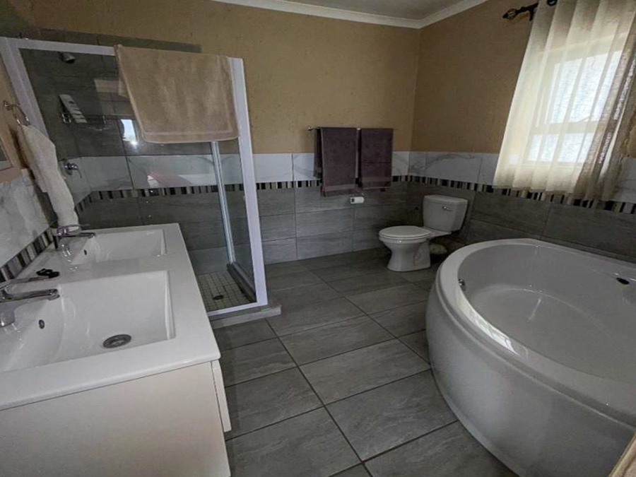 4 Bedroom Property for Sale in Vaal de Grace Golf Estate Free State